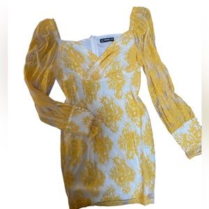 Puff sleeve lace dress